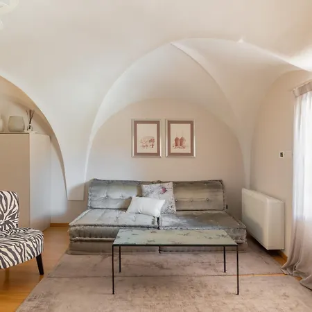 Διαμέρισμα Santo Stefano Elegant By Wonderful Italy